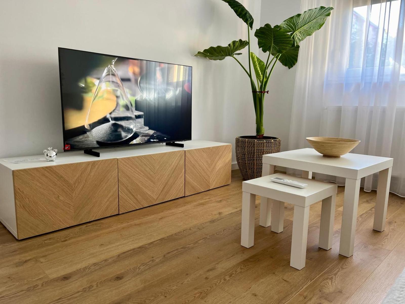 Central Studio Medias Luaran gambar